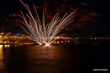 Los fuegos de Melenara, una explosión de color (Foto Celia Fernández)